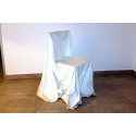 Kunstobjekt : Sessel mit Textil überworfen, Lack